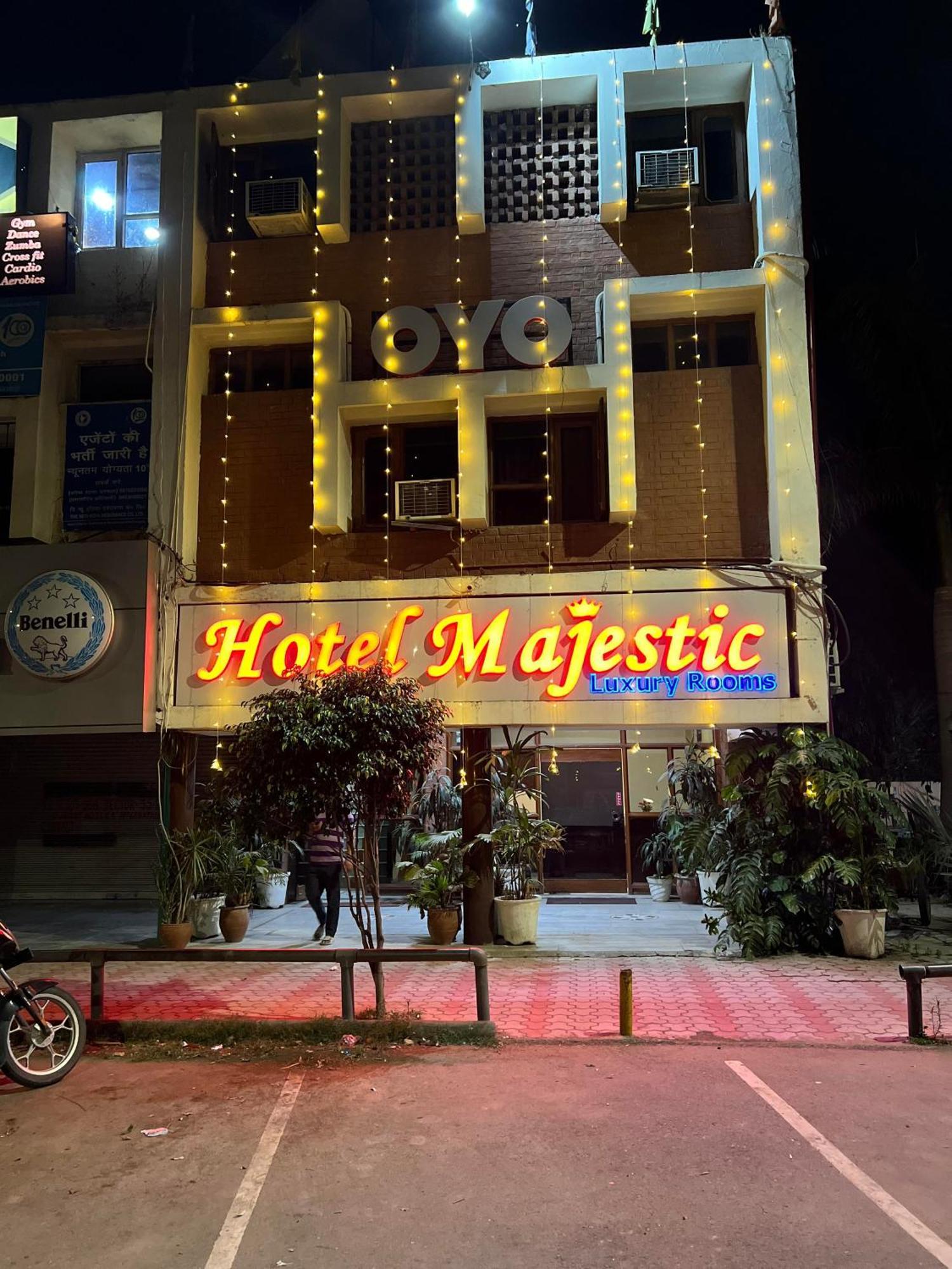 Hotel Majestic Chandīgarh Exterior foto